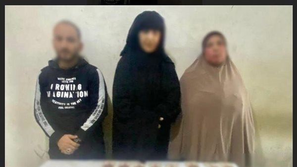 عاجل.. ضبط شخص وسيدتين بحوزتهم بطاقات شخصية خاصة بالمواطنين وكروت دعاية انتخابية