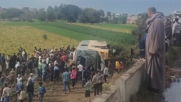 عاجل.. انقلاب أتوبيس رحلات بالغربية بسبب الأمطار.. مصرع شخص وإصابة 3 على طريق الحر – دفرة