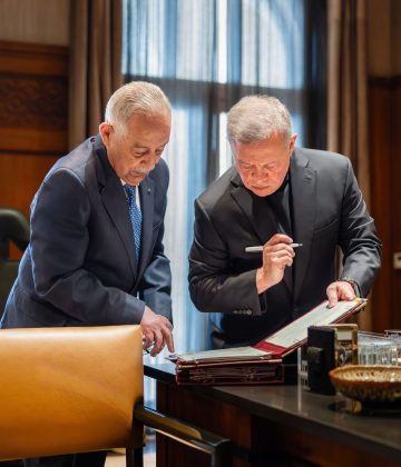 عاجل.. عاجل| الديوان الملكي ينشر صورة من اجتماع الملك مع رئيس الديوان لمتابعة المبادرات الملكية