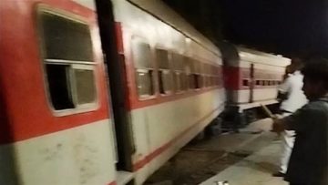 عاجل.. إعادة 3 عربات قطار لمسارها بعد خروجها عن القضبان بالقاهرة