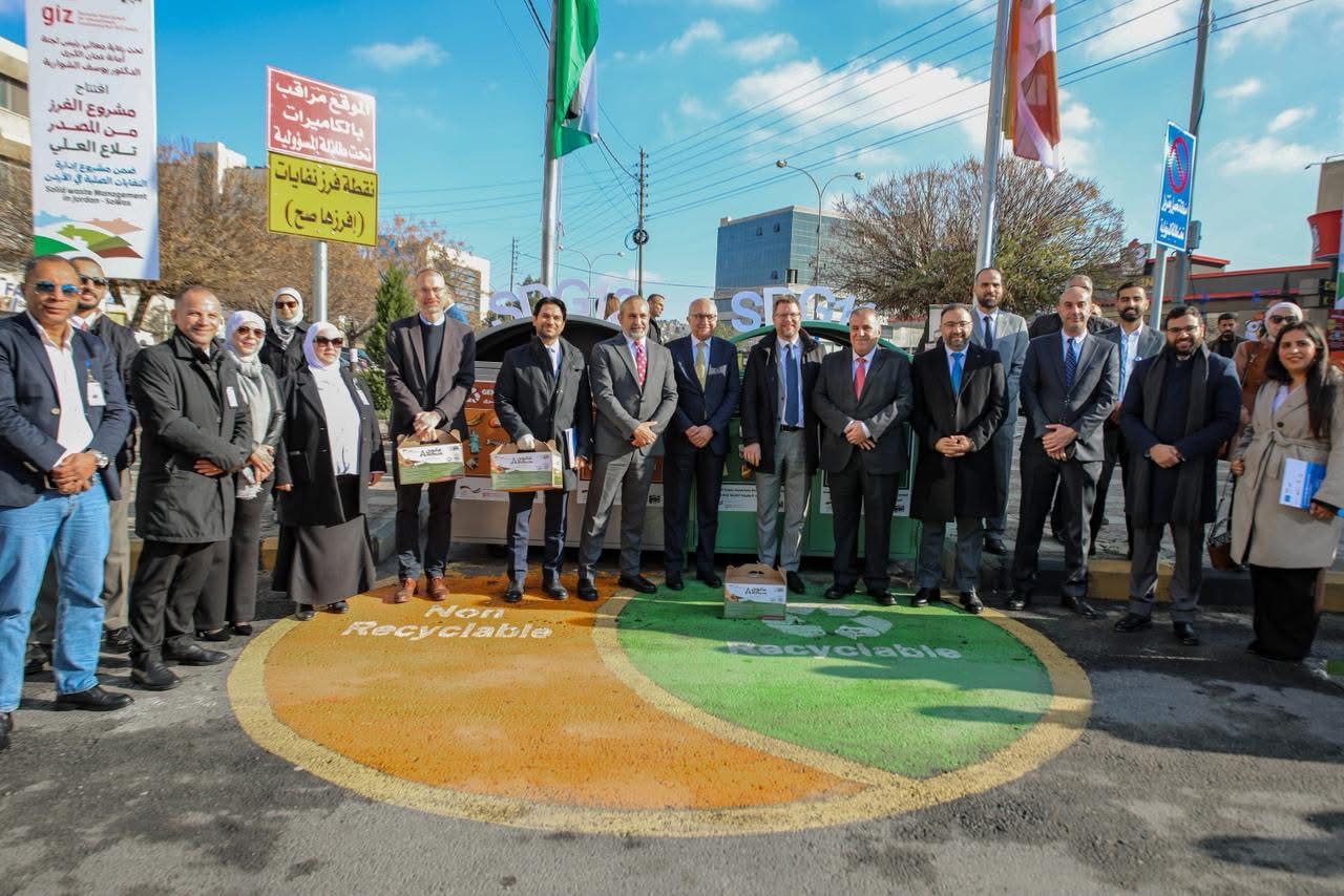 عاجل.. بالصور .. امانة عمّان تطلق مشروع إدارة النفايات الصلبة في سوق السلطان