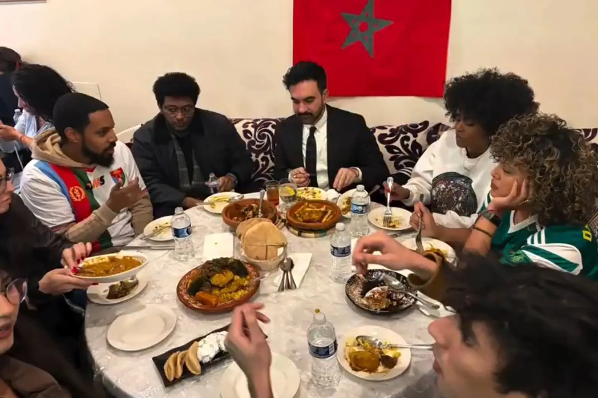 عاجل.. ممداني يتابع فوز المغرب بين أبناء الجالية في كوينز