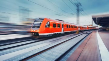 عاجل.. السعودية وقطر توقعان اتفاقية إنشاء قطار كهربائي سريع يربط الرياض بالدوحة