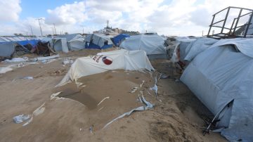 عاجل.. غرق آلاف الخيام وانهيار البنية التحتية يحول غزة إلى كارثة إنسانية