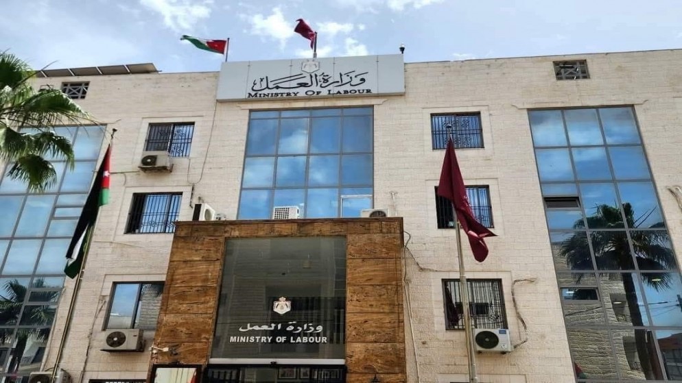 عاجل.. وزارة العمل تحرر 5803 مخالفات وتنفذ أكثر من 28 ألف زيارة تفتيشية خلال 11 شهراً
