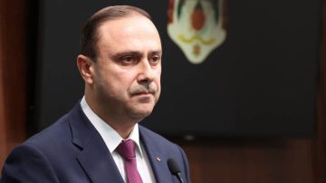 عاجل.. توجه حكومي لتفعيل دور الناطقين الإعلاميين مع الاستفسارات الصحفية وتساؤل هل يشمل الهيئات المستقلة الأمانة والبلديات