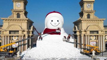 عاجل.. ما السر وراء رجل الثلج العملاق الذي أذهل زوار هاربين؟