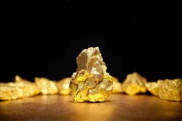 عاجل.. الذهب يتأرجح بين الانخفاض والارتفاع محليًا وعالميًا