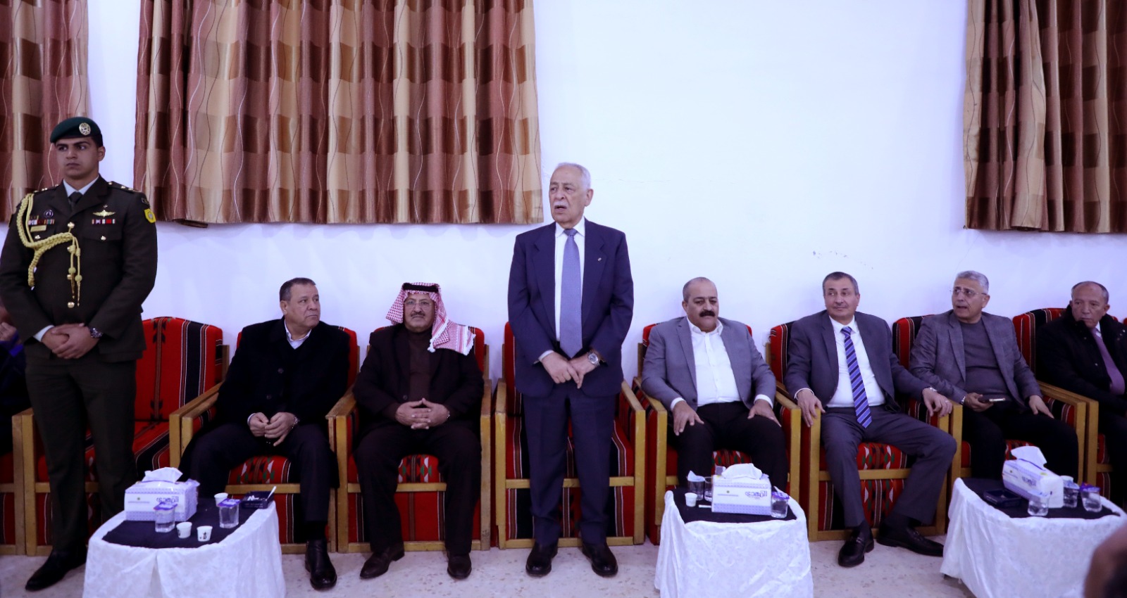 عاجل.. العيسوي ينقل تعازي الملك وولي العهد إلى عشائر الشبول والرشدان والخلايلة والسعايدة والبقور