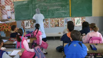 عاجل.. هجوم واعتداء زوج على معلمة داخل مدرسة اثار الذعر بين الطلبة