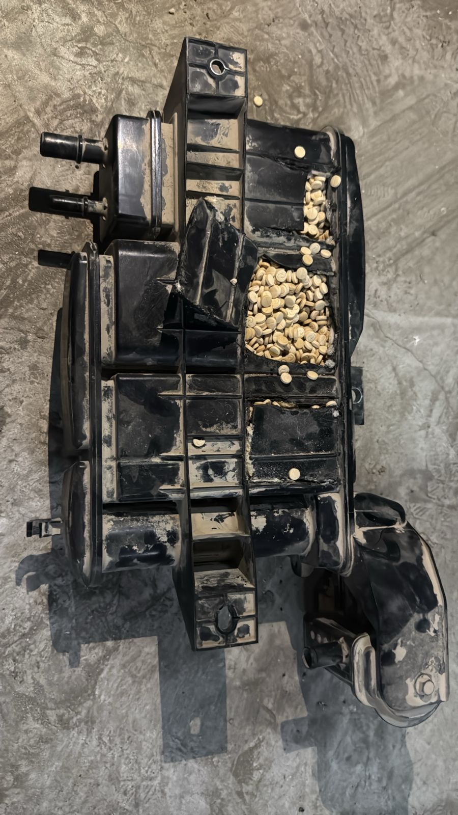 عاجل.. إدارة مكافحة المخدرات تحبط تهريب 138 ألف حبّة مخدرة في قضيتين منفصلتين