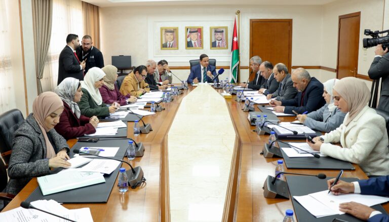 عاجل.. جلسة ساخنة للجنة الطاقة النيابية خلال مناقشة قانون استغلال النحاس والذهب