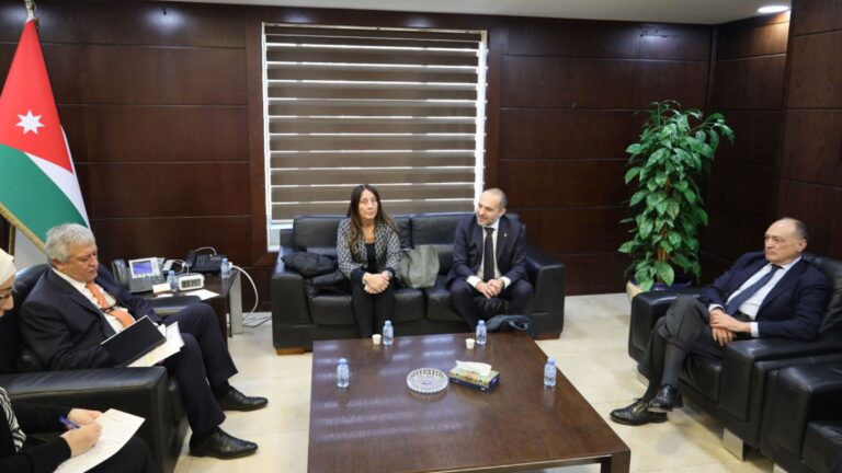 عاجل.. الأردن وإيطاليا تبحثان تعزيز التعاون في النقل