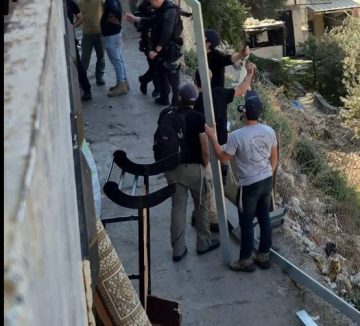 عاجل.. تصعيد إسرائيلي واسع يشمل إخلاءات قسرية واقتحامات للأقصى وهدمًا في الضفة