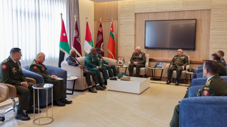 عاجل.. الحنيطي يبحث تعزيز التعاون العسكري مع رئيس أركان قوة دفاع باربادوس