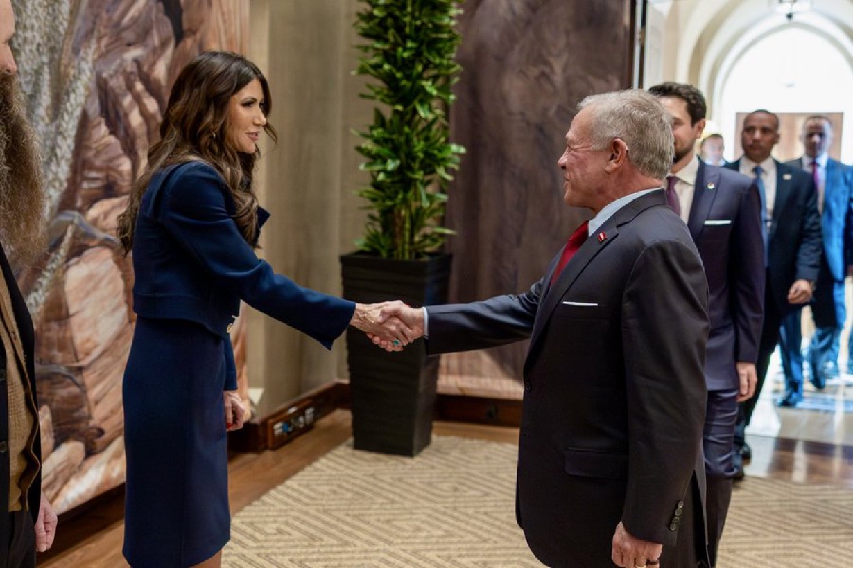 عاجل.. الملك ووزيرة الأمن الأمريكية يناقشان سبل التعاون المشترك