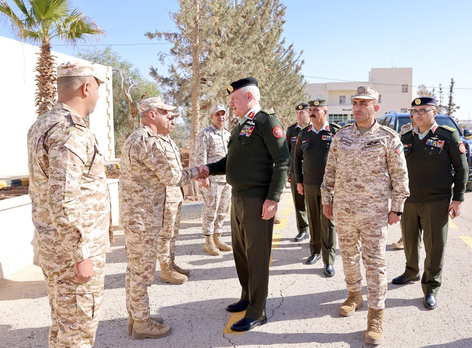 عاجل.. الحنيطي يتفقد مركز خدمة العلم في شويعر..