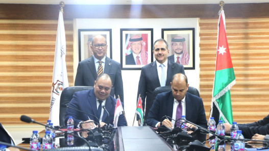 عاجل.. عاجل| الأردن وإندونيسيا يوقعان مذكرة تفاهم لتعزيز الشراكات الاستثمارية