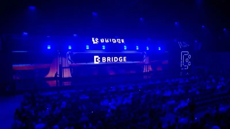 عاجل.. ختام قمة “بريدج 2025” بأبوظبي بمشاركة واسعة من المبدعين ورواد الإعلام والفنون