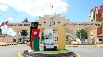 عاجل.. الأشغال تطرح عطاء لإعادة إنارة ممر عمّان التنموي بالطاقة الشمسية