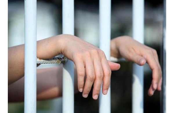 عاجل.. القبض على حدثين متهمين بسرقة مصاغات ذهبية ومبالغ مالية في عمان