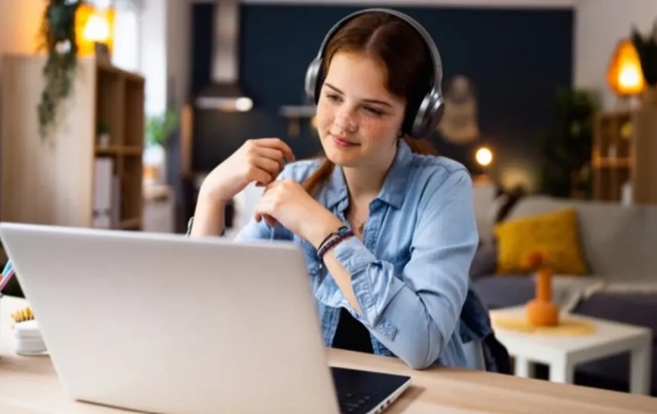 عاجل.. الذكاء الاصطناعي بين مساعدة الطلاب وخطر التراجع المعرفي