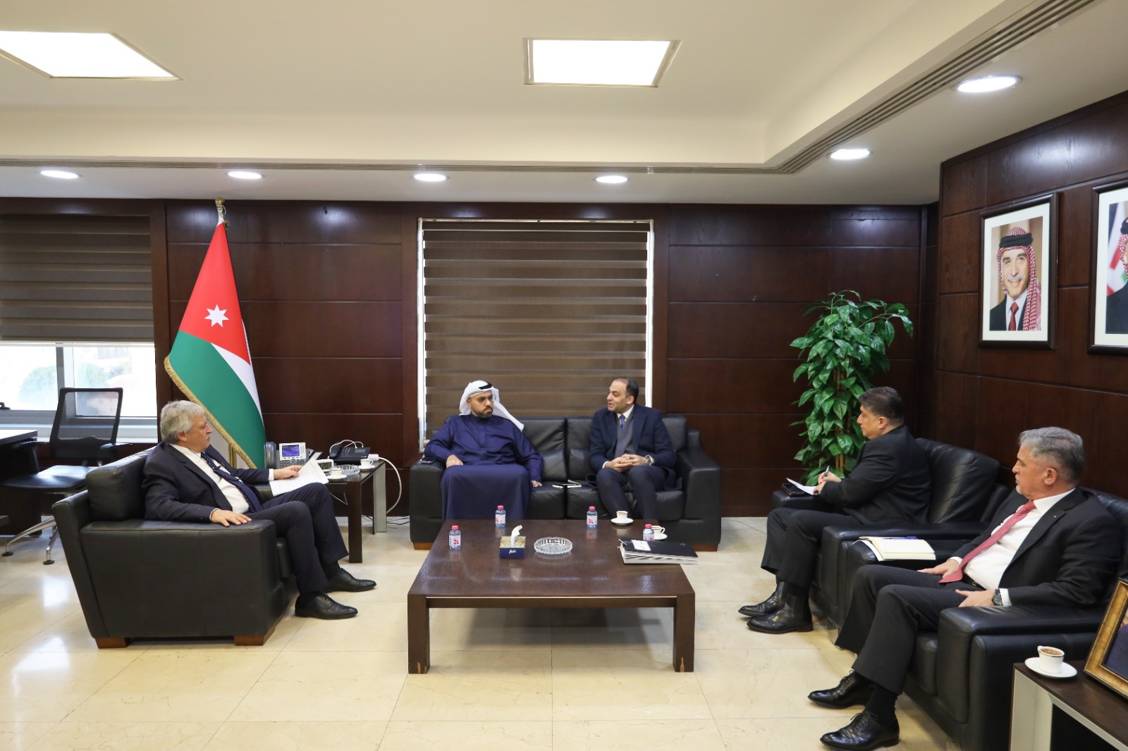 عاجل.. بحث التعاون بين الأردن وطيران الإمارات لتعزيز النقل الجوي