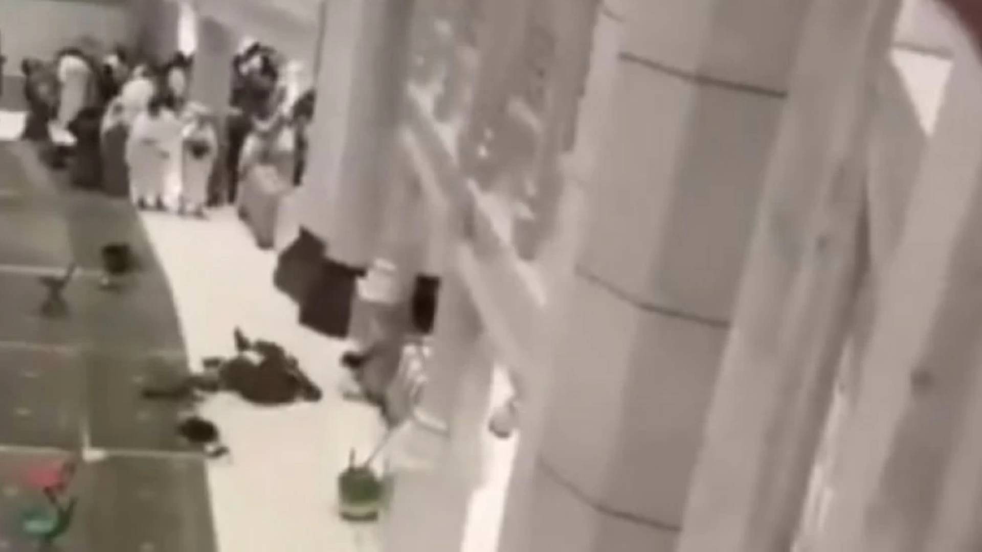 عاجل.. إصابة رجل أمن أثناء إنقاذ شخص داخل الحرم المكي الشريف