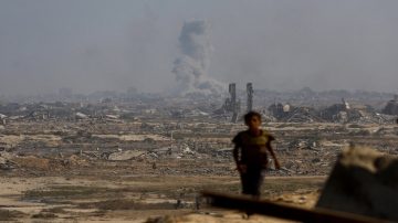 عاجل.. غارات إسرائيلية عنيفة على خان يونس ورفح.. واستمرار القصف في غزة