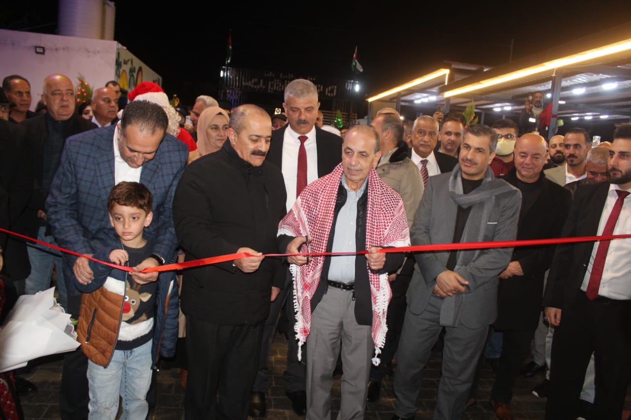 عاجل.. وزير الإدارة المحلية يضيء شجرة الميلاد ويفتتح البازار السنوي في الحصن