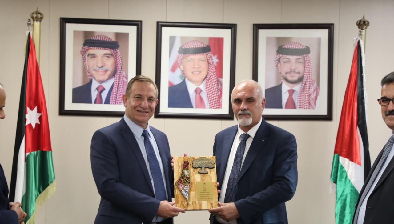 عاجل.. توقيع محضر اجتماعات اللجنة الزراعية الأردنية الفلسطينية في عمّان