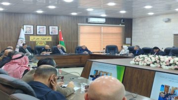 عاجل.. كوادر جرش تجمع 30 طناً شهرياً من النفايات وسط دوريات بيئية مشددة