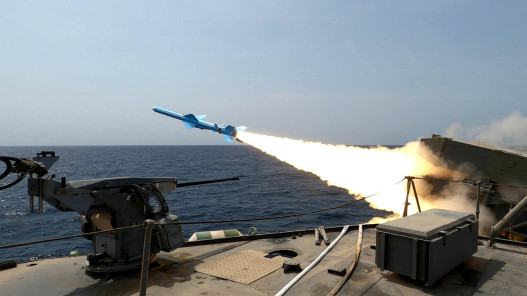 عاجل.. وسائل إعلام إيرانية تتحدث عن مناورات صاروخية متضاربة