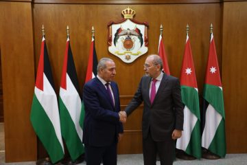 عاجل.. الصفدي والشيخ يؤكدان أولوية تثبيت وقف إطلاق النار في غزة ووقف التصعيد بالضفة الغربية