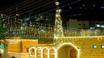 عاجل.. وزير الإدارة المحلية يرعى إضاءة شجرة عيد الميلاد في الفحيص