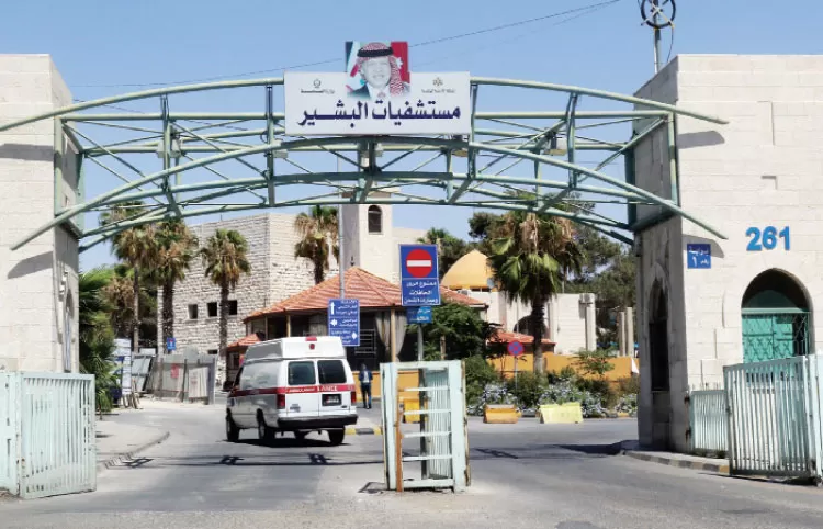 عاجل.. البرد القارس يُرهق أهالي المرضى في مستشفى البشير