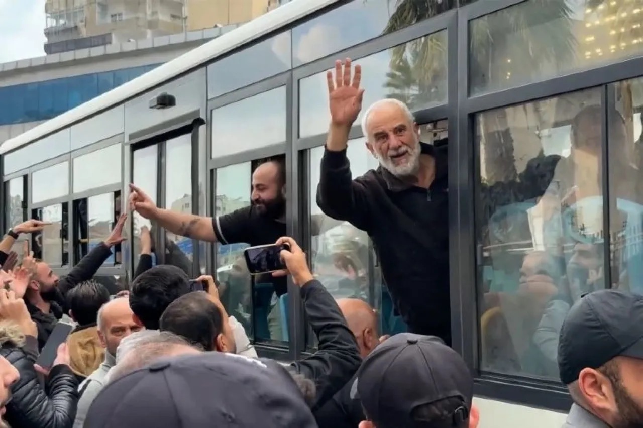 عاجل.. سوريا تُفرج عن 70 عسكريًا من عهد النظام السابق