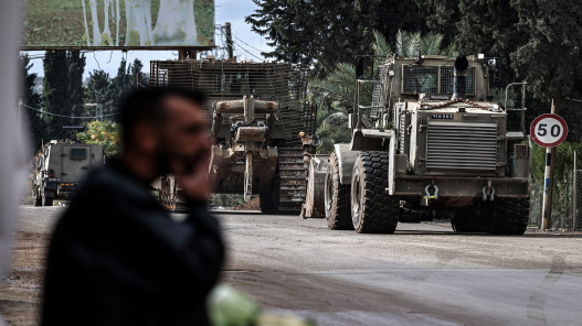 عاجل.. تصاعد التوتر في بلدة فلسطينية بالضفة الغربية وسط عمليات عسكرية إسرائيلية مكثفة