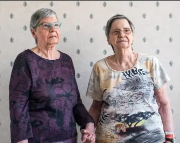 عاجل.. رحيل آخر ناجيات توائم ديون… نهاية قصة إنسانية نادرة في التاريخ