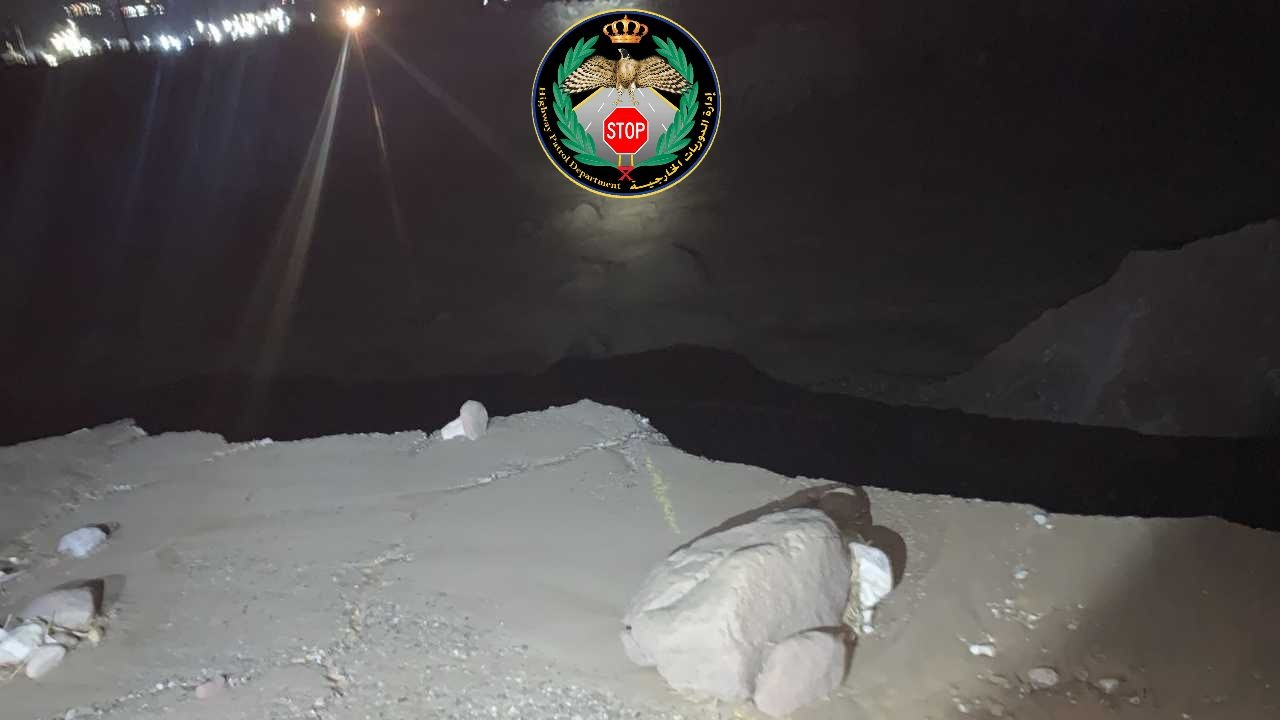 عاجل.. إغلاق كامل لطريق وادي عربة عند صرح الشهيد بسبب انهيار الطريق