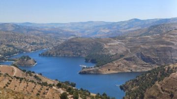 عاجل.. ارتفاع نسبة التخزين في سد الملك طلال إلى 52% منذ بداية الموسم المطري