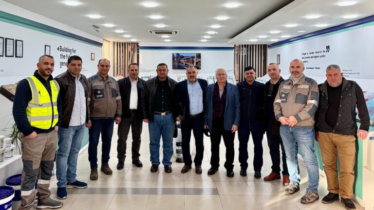 عاجل.. وفد من وزارة الاقتصاد والصناعة السورية في زيارة ميدانية إلى مصنع إسمنت المناصير للاطلاع على أحدث تقنيات الإنتاج والفحص