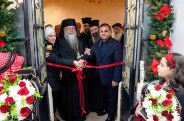 عاجل.. مندوبًا عن وزير السياحة والآثار أمين عام الوزارة الخضير يضيء شجرة عيد الميلاد في تل إربد