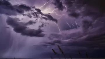 عاجل.. عاجل: الأرصاد تحذر من عواصف رعدية تضرب 4 مناطق اليوم… هل منطقتك ضمن القائمة؟