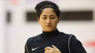 عاجل.. تاريخي: أول حكمة دولية سعودية تقود مباراة نارية بين الوحدة والزلفي – من سيفوز بـ3 نقاط حاسمة؟