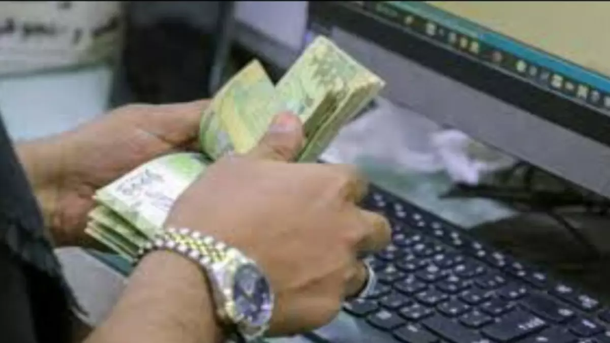 عاجل.. عاجل: فجوة صادمة بأسعار الدولار في اليمن… الفرق يصل لـ 1000 ريال بين المدن!