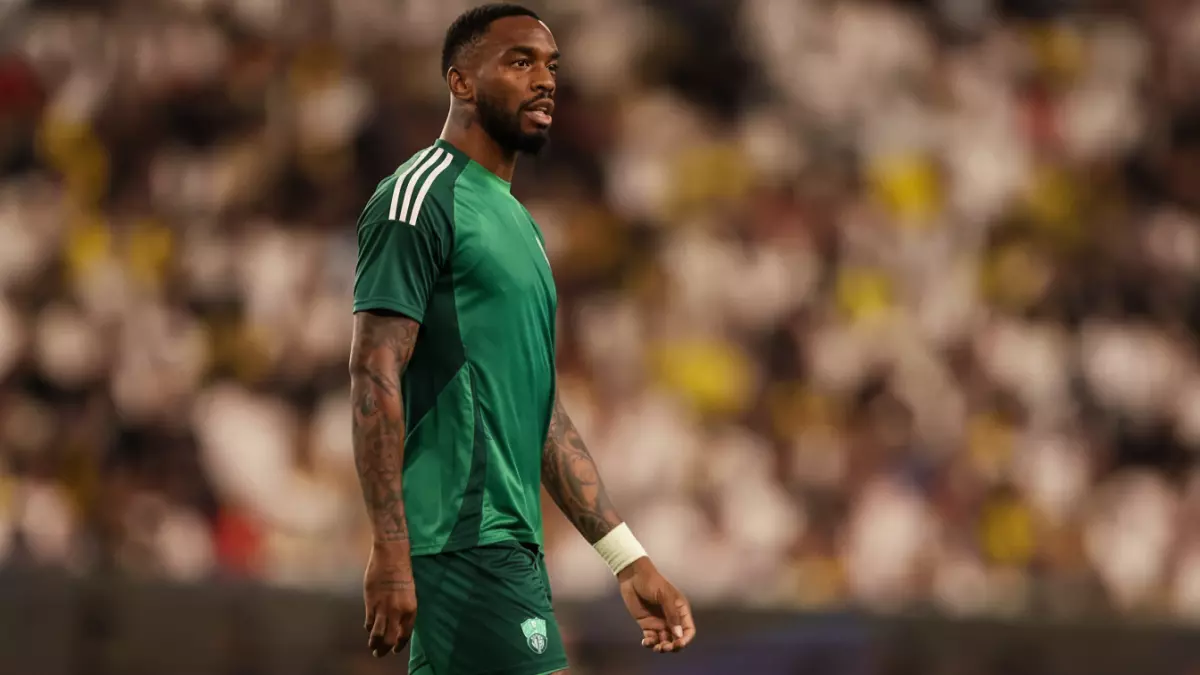 عاجل.. عاجل: إيفان توني نجم الأهلي يُقبض عليه في لندن بتهم الاعتداء – نطح ودماء وتكبيل بالأصفاد!