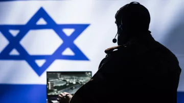 عاجل.. عاجل: إسرائيل تقرّ قانوناً صادماً لاختراق كاميرات الحواسيب في الدول العربية… هل هاتفك تحت المراقبة الآن؟