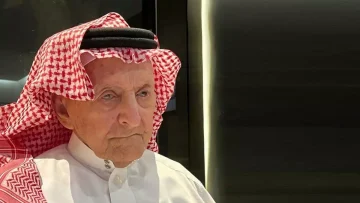 عاجل.. عاجل: خادم الحرمين وولي العهد يعزيان سعد العتيبي في وفاة والده – أمير الشرقية يزور منزل العزاء شخصياً