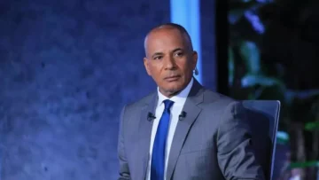 عاجل.. عاجل: أحمد موسى ينفجر غضباً على الهواء – يهاجم المنظومة الكروية: “إحنا أصلاً معندناش دوري.. بنضحك على بعض!”